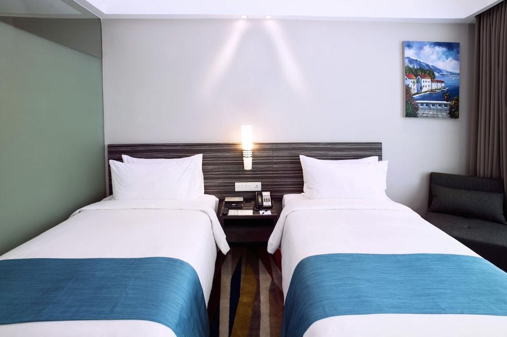 Holiday Inn Express Surabaya Centerpoint By Ihg Dış mekan fotoğraf