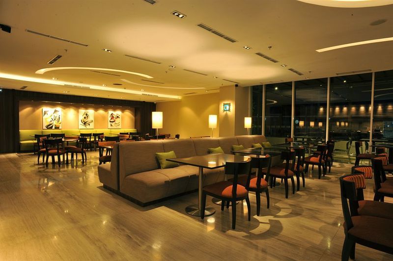 Holiday Inn Express Surabaya Centerpoint By Ihg Dış mekan fotoğraf