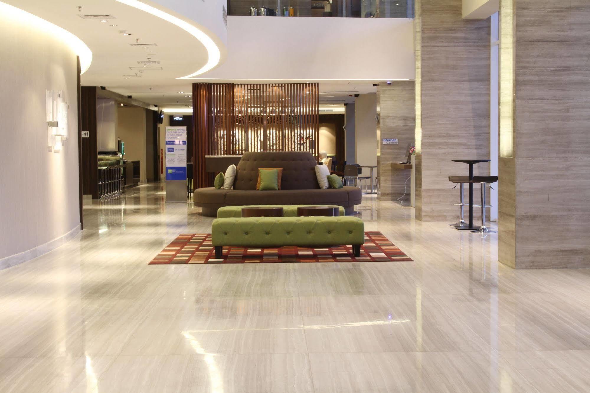 Holiday Inn Express Surabaya Centerpoint By Ihg Dış mekan fotoğraf
