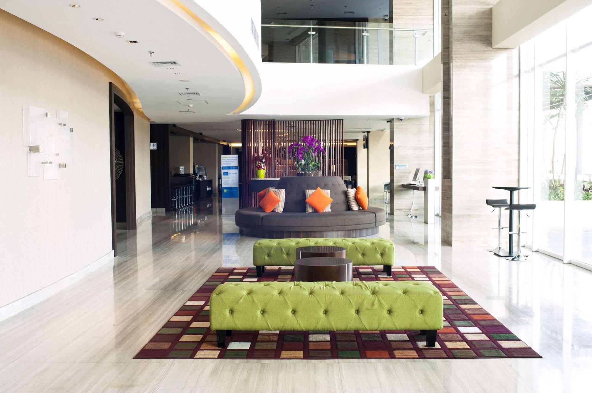Holiday Inn Express Surabaya Centerpoint By Ihg Dış mekan fotoğraf