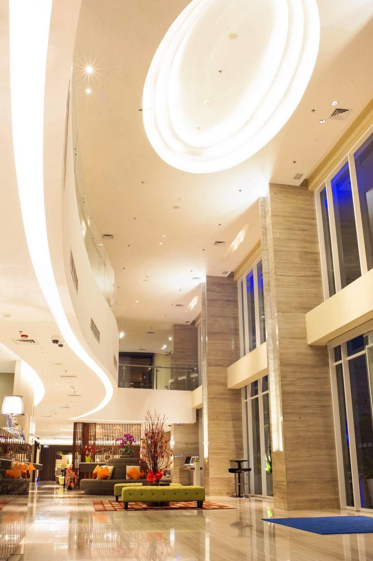 Holiday Inn Express Surabaya Centerpoint By Ihg Dış mekan fotoğraf