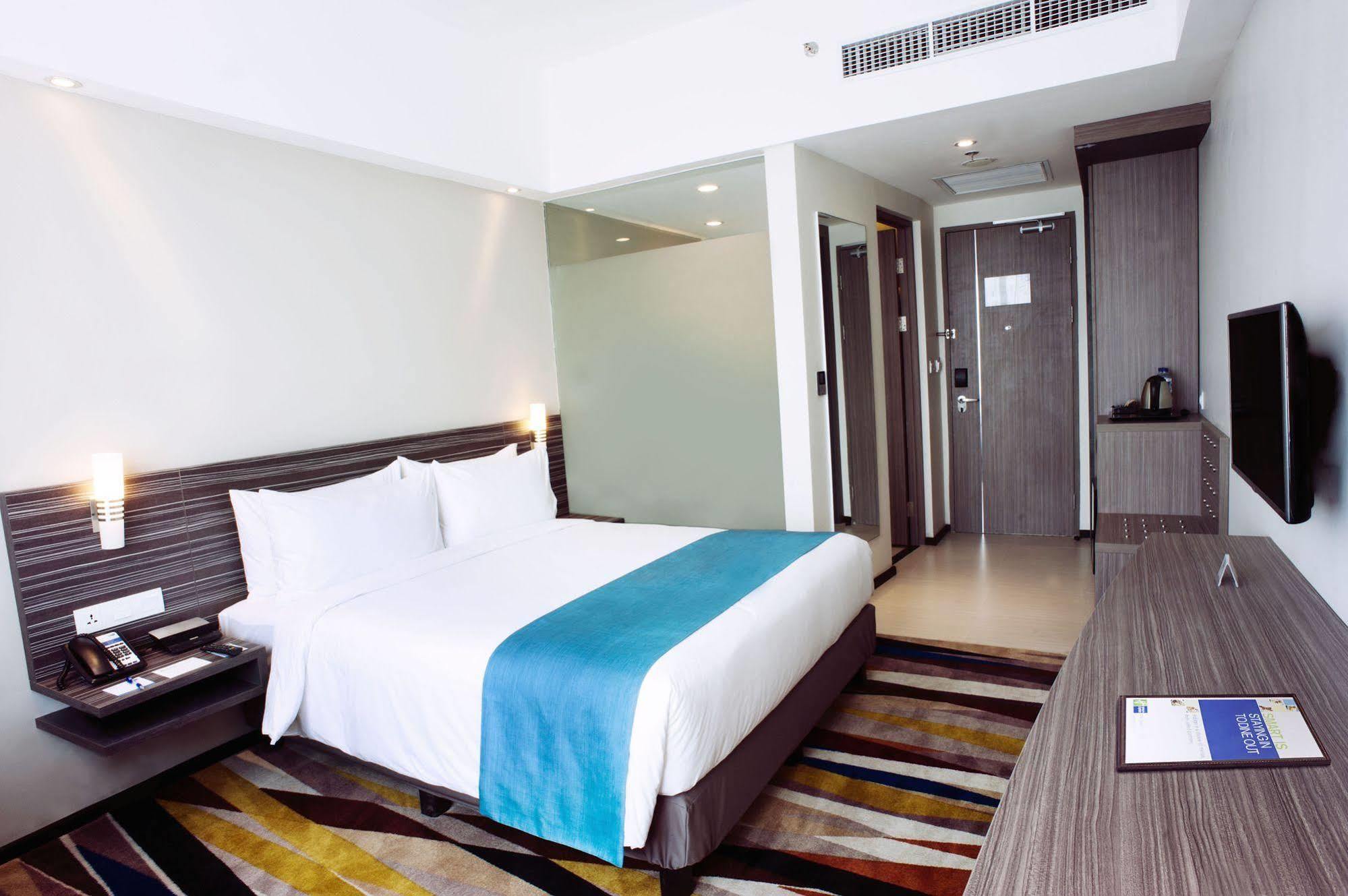 Holiday Inn Express Surabaya Centerpoint By Ihg Dış mekan fotoğraf