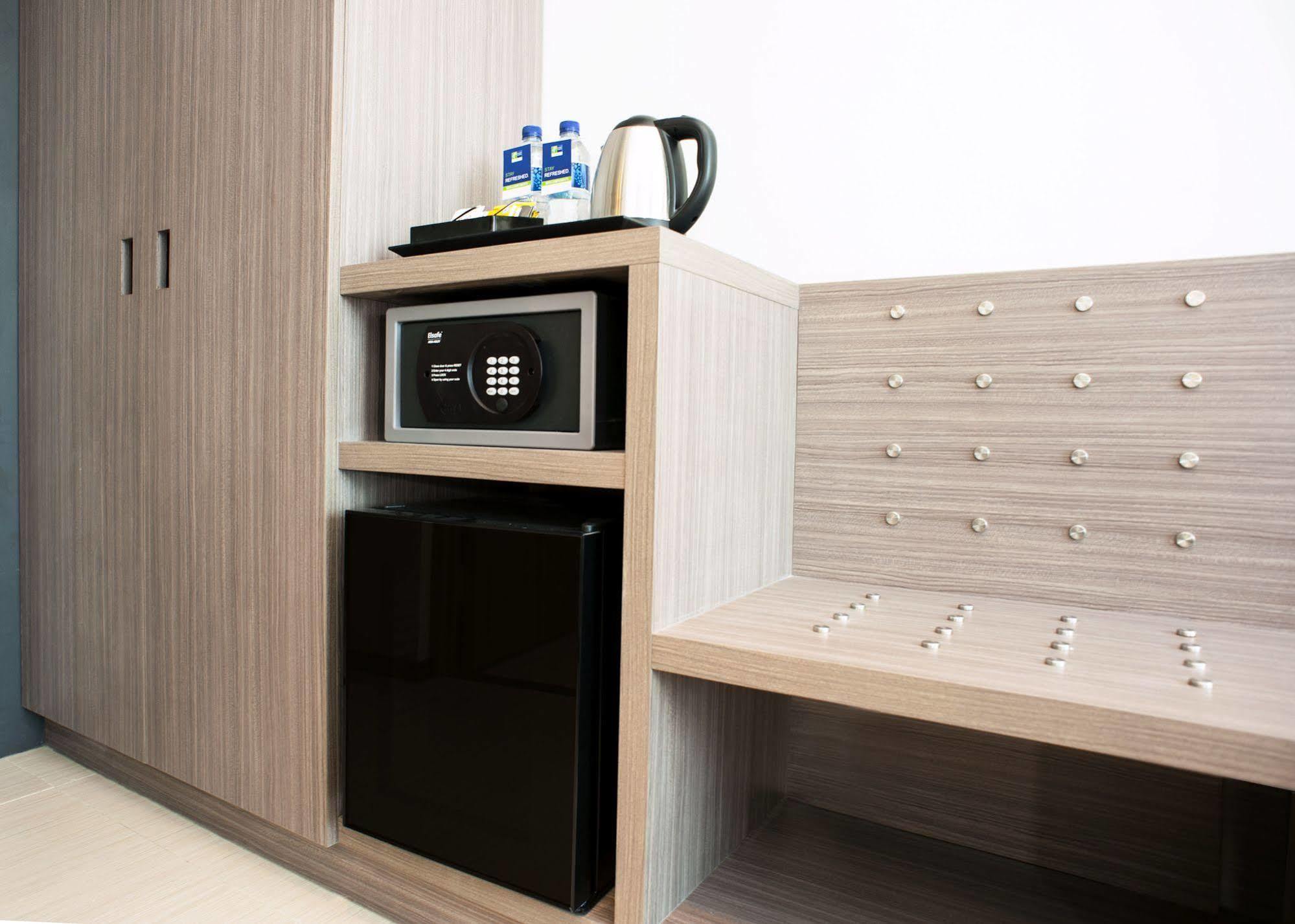 Holiday Inn Express Surabaya Centerpoint By Ihg Dış mekan fotoğraf