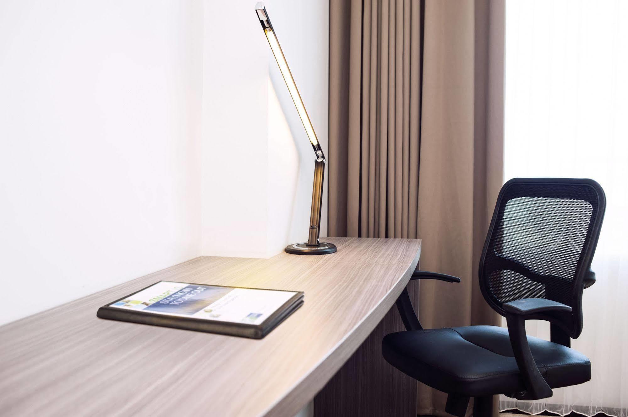 Holiday Inn Express Surabaya Centerpoint By Ihg Dış mekan fotoğraf