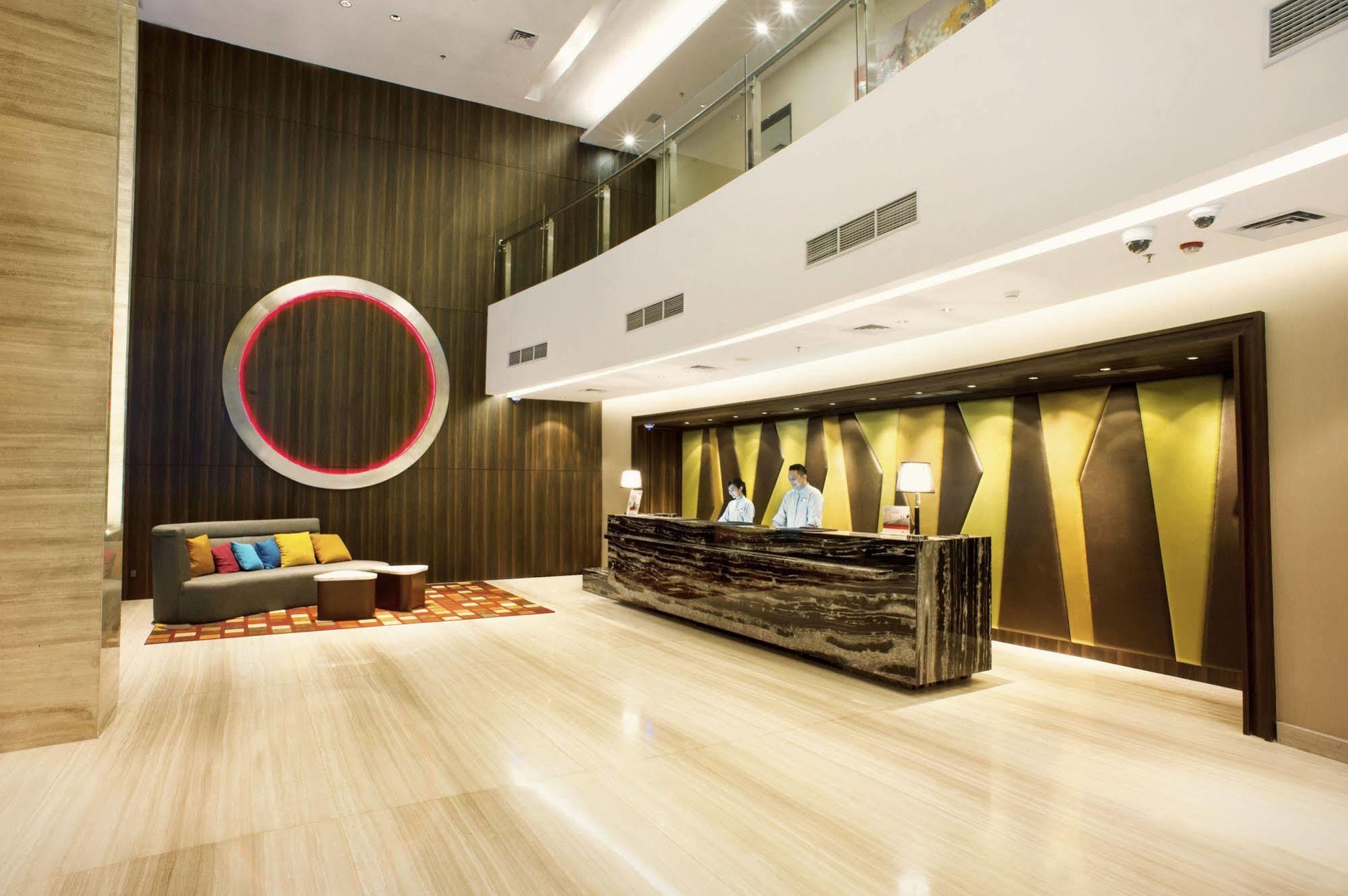 Holiday Inn Express Surabaya Centerpoint By Ihg Dış mekan fotoğraf