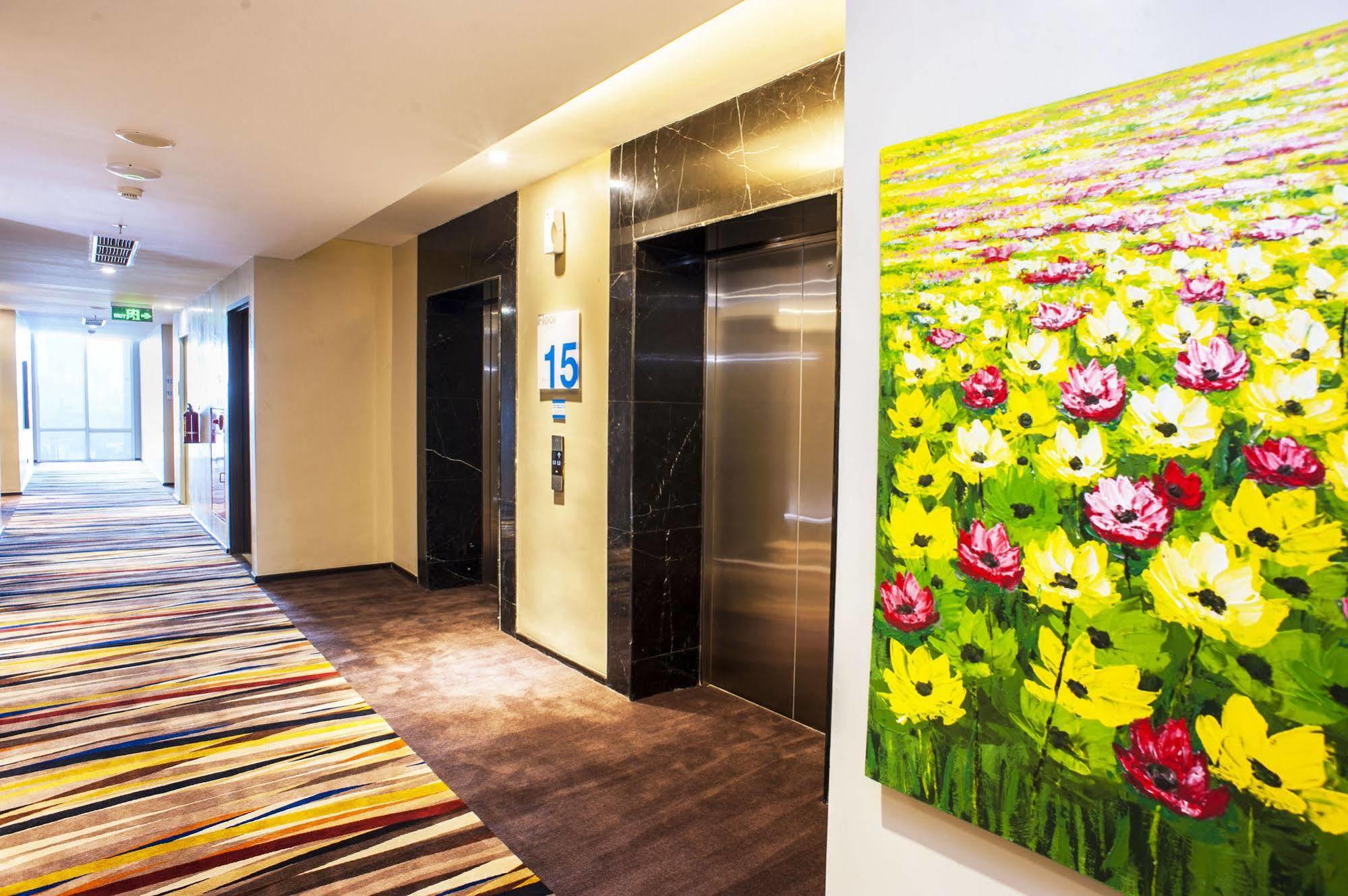 Holiday Inn Express Surabaya Centerpoint By Ihg Dış mekan fotoğraf