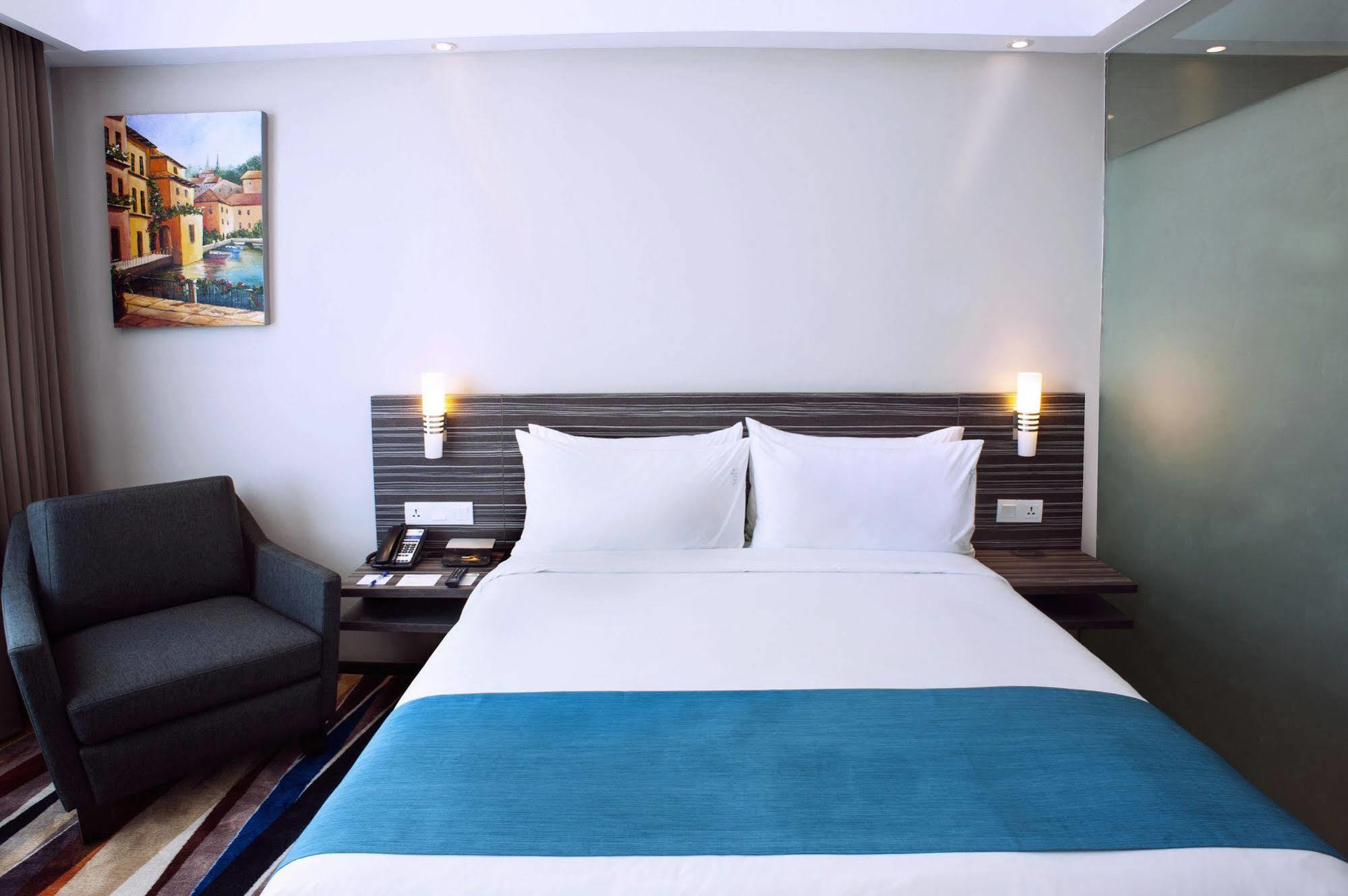 Holiday Inn Express Surabaya Centerpoint By Ihg Dış mekan fotoğraf