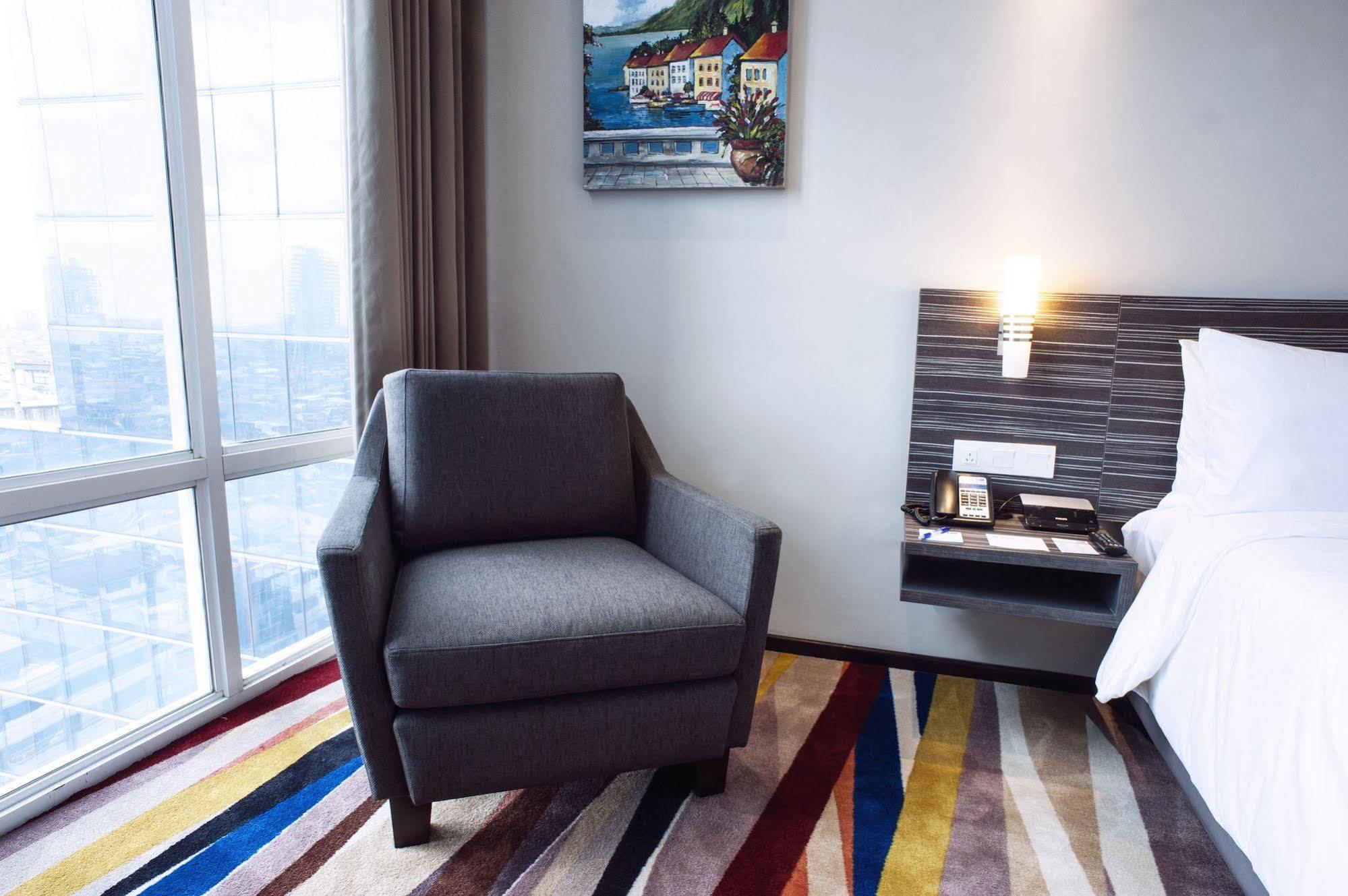 Holiday Inn Express Surabaya Centerpoint By Ihg Dış mekan fotoğraf