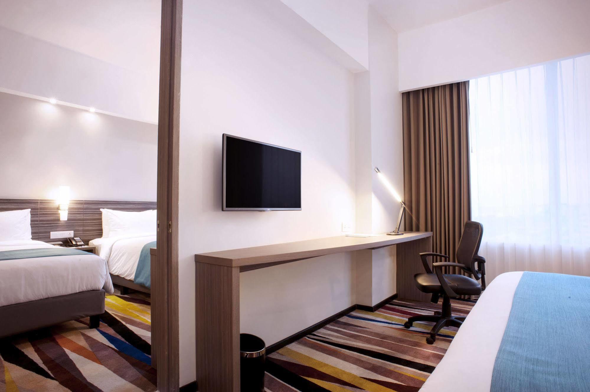 Holiday Inn Express Surabaya Centerpoint By Ihg Dış mekan fotoğraf